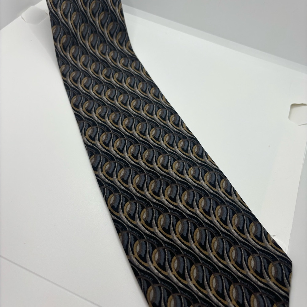 Alexander Lloyd Sophisticated Black and Gold Geometric 100% Silk Tie